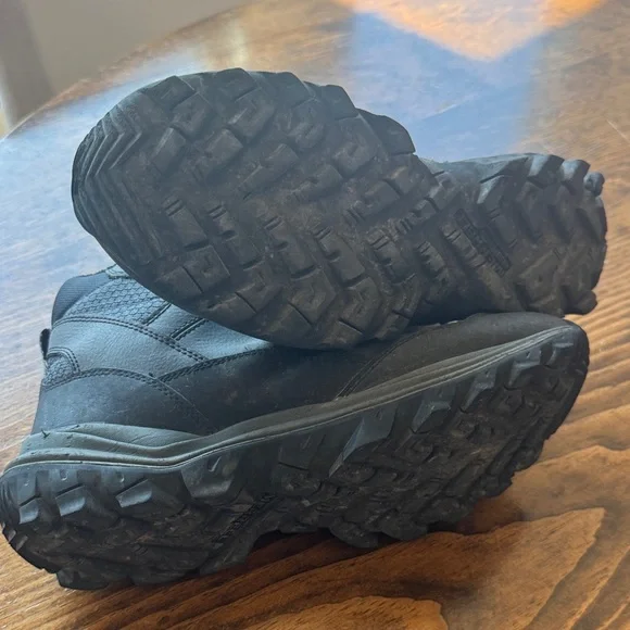 Merrell Women’s Warm 200 gram insulated Black Hiking Boots with Gray Laces - Picture 7 of 8